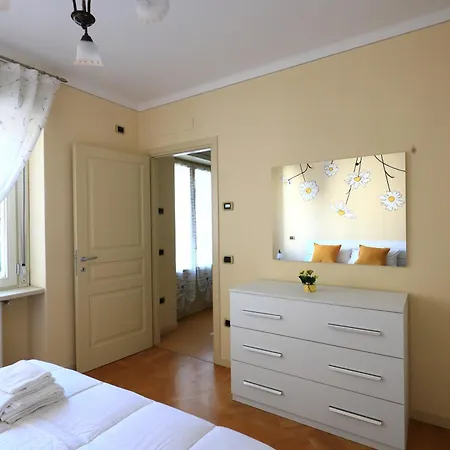 Da Meggy Apartment Stresa